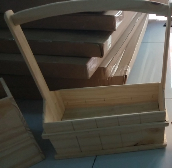 Hộp gỗ cắm hoa sáp có quai xách