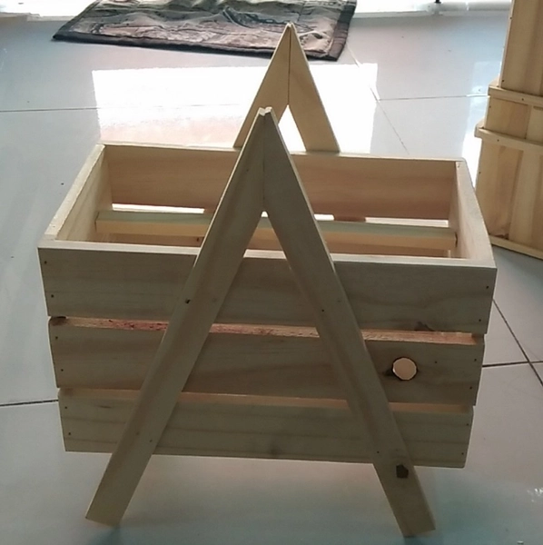 Hộp gỗ cắm hoa sáp dạng xích đu