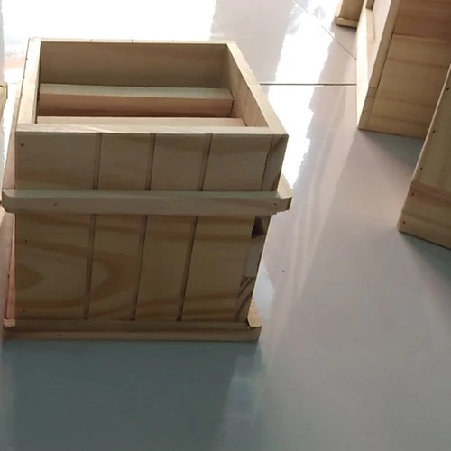 Hộp vuông cắm hoa sáp nẹp chỉ