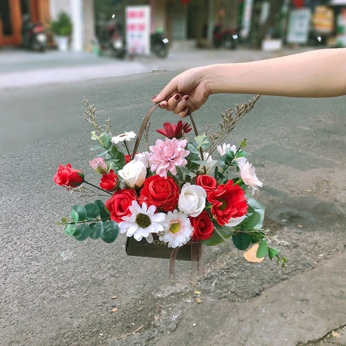 Giỏ hoa sáp sắc màu