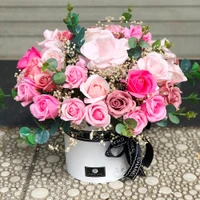 Hộp hoa để bàn sắc hồng