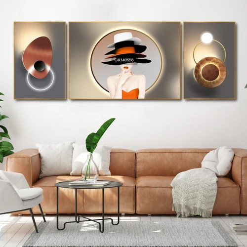 Tranh Treo Tường Cô Gái Và Những Chiếc Nón Nghệ Thuật