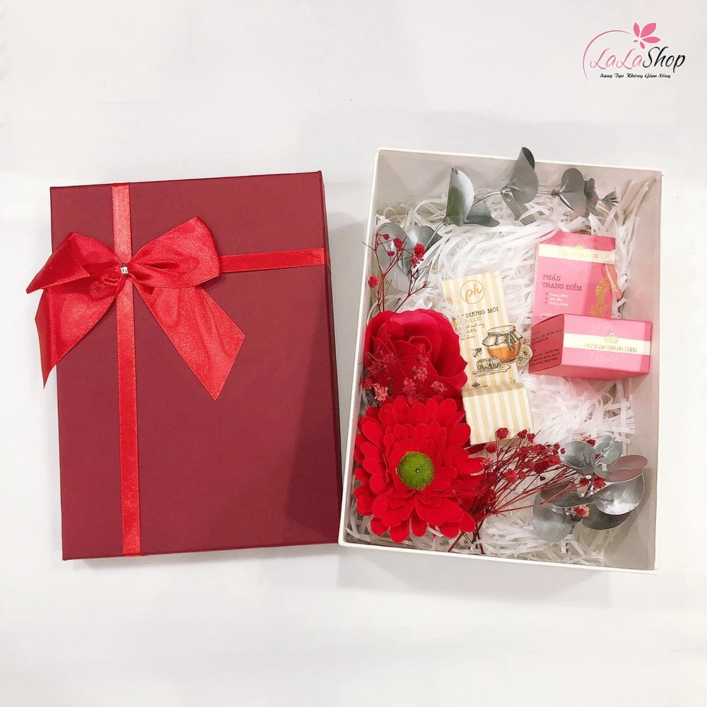 Set Hộp Quà Tặng Nụ Hồng Môi Xinh Kèm Hoa