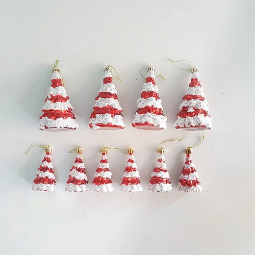 Hộp thông đỏ phủ tuyết trắng trang trí noel