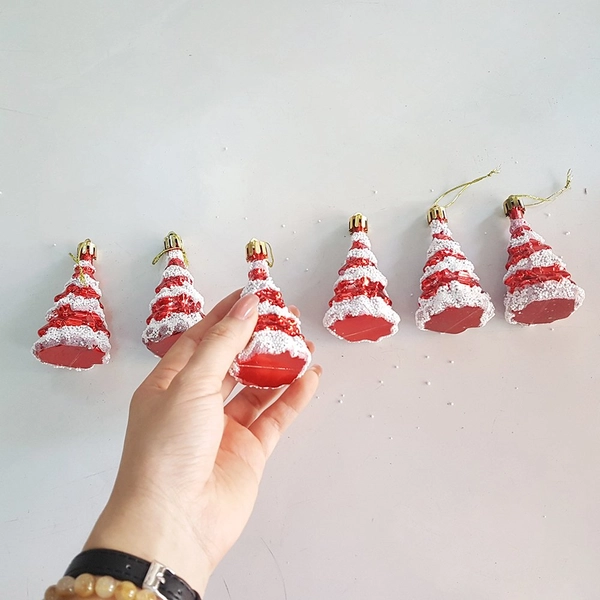 Hộp 6 thông đỏ phủ tuyết trắng trang trí noel