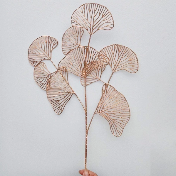 Cành lá rẻ quạt vàng kim trang trí