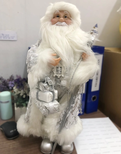 Mô hình ông già noel bạc và những túi quà cao 32cm