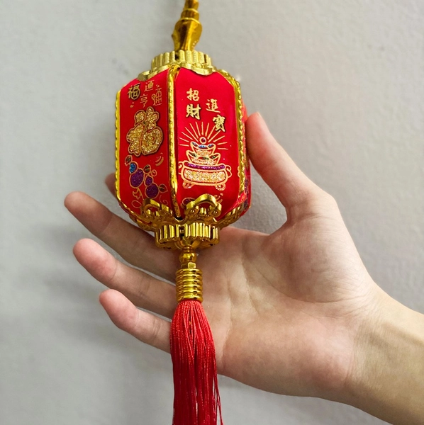 Đèn lồng đỏ và chép trang trí tết 2