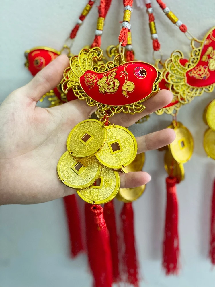 Dây lộc treo cá chép và xu vàng trang trí tết