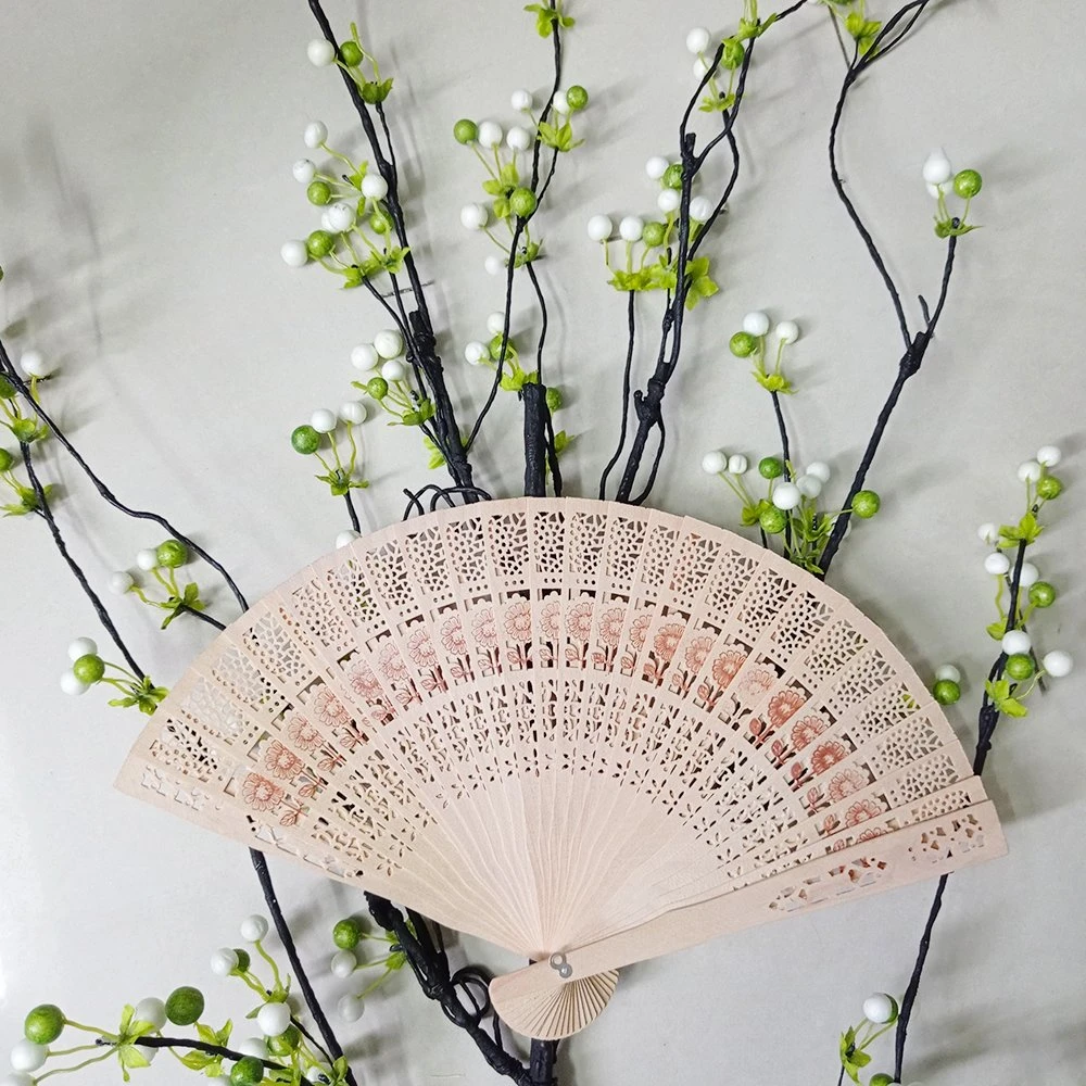 Quạt gỗ họa tiết trang trí tết