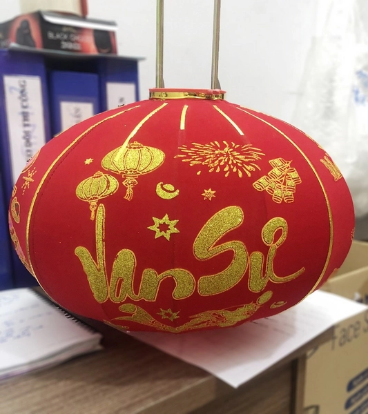 Lồng đèn nhung đỏ lớn họa tiết cá chép mừng năm mới