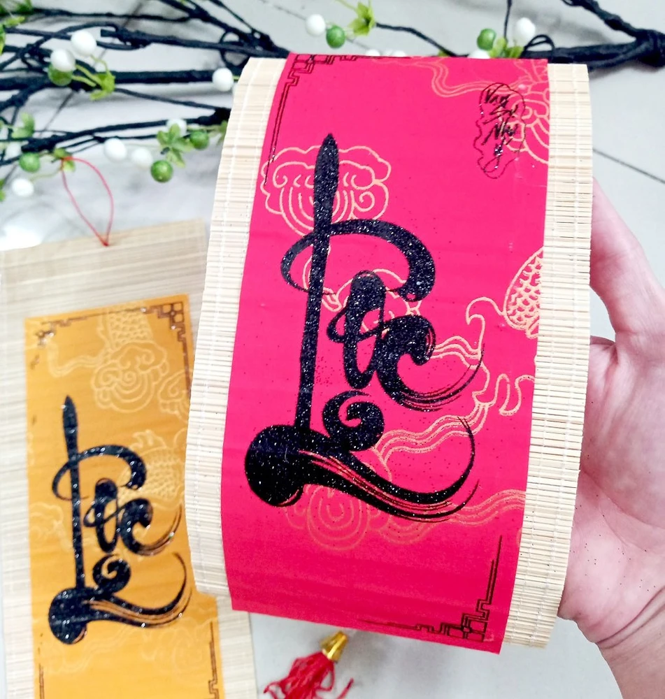 Liễn Mành Thư Pháp Chữ Lộc Đỏ Trang Trí Tết