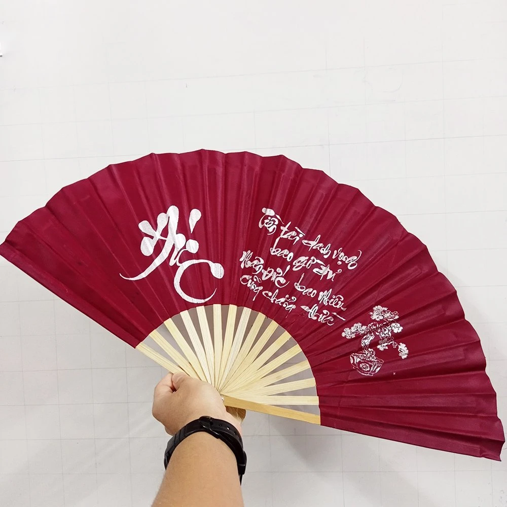 Quạt họa tiết chữ thư pháp trang trí tết