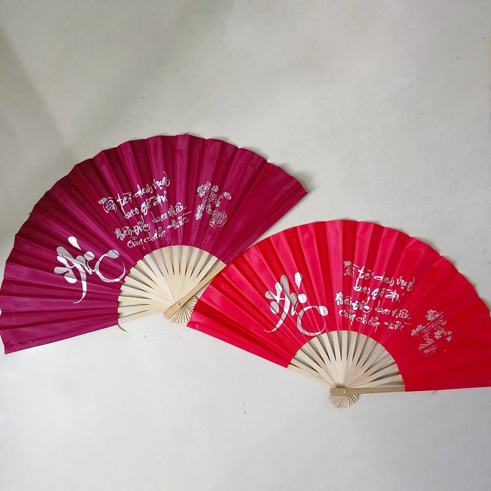 Quạt họa tiết chữ thư pháp trang trí tết