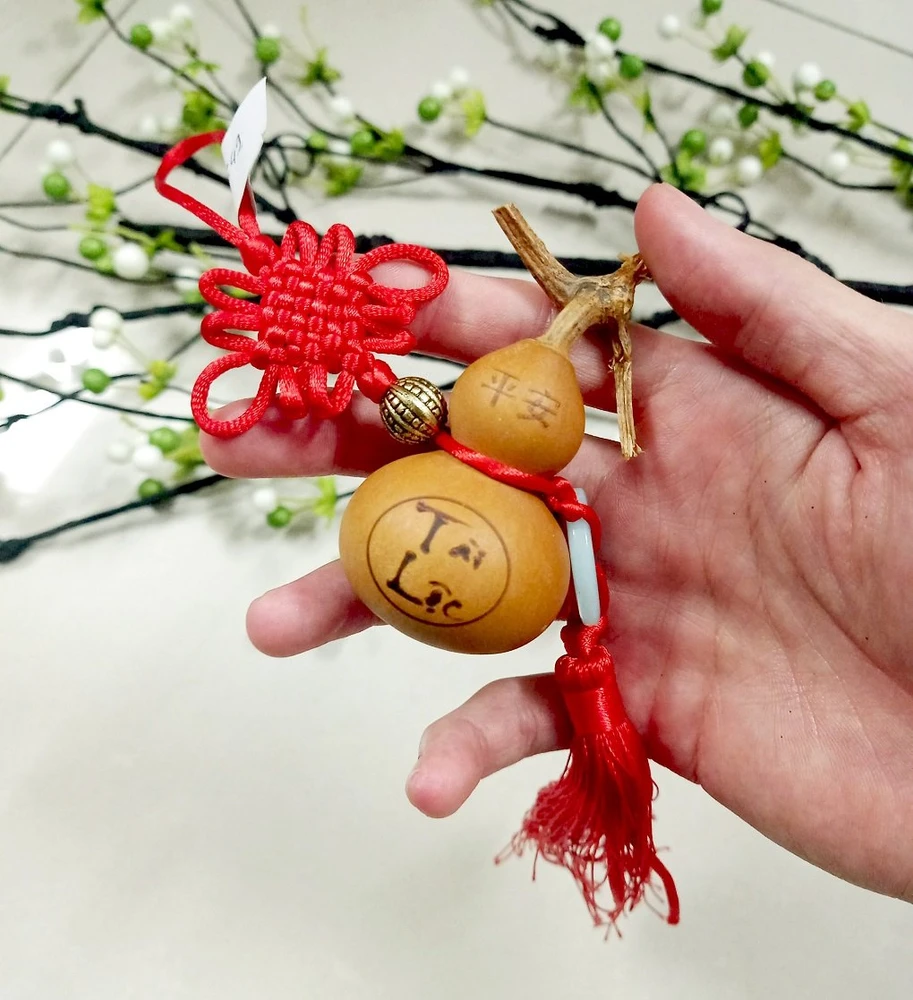 Dây lộc treo hồ lô và ngọc trang trí tết