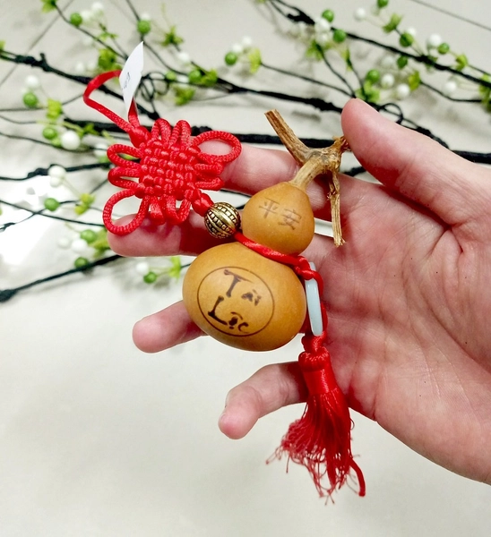 Dây lộc treo hồ lô và ngọc trang trí tết