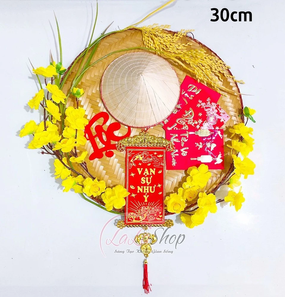 Mẹt lúa vàng và nón lá vạn sự như ý trang trí