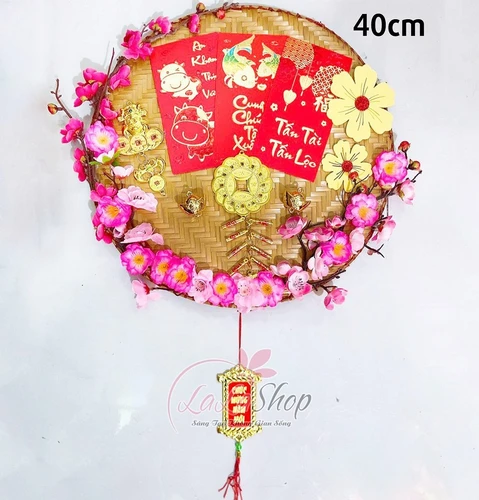 Mẹt tết mai vàng pháo vàng và bao lì xì đỏ