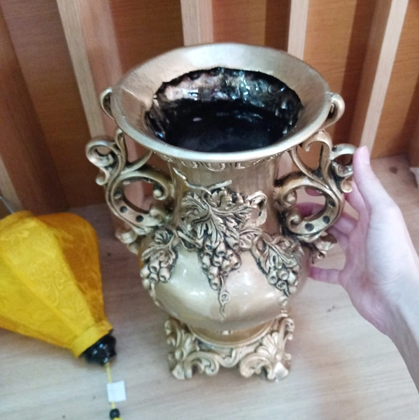 Bình hoa composite hoa văn cổ điển màu vàng đồng cao 34cm mẫu 2