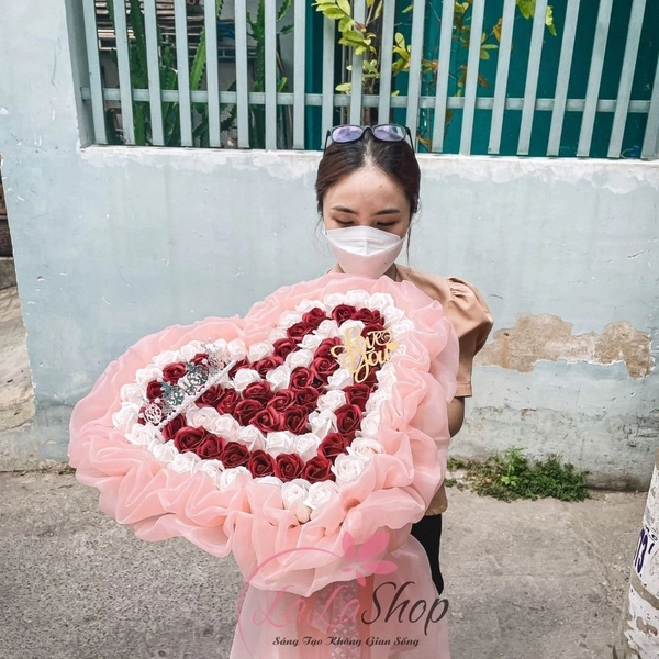 Bó hoa sáp trái tim voan trắng 89 bông - Gửi lời yêu thương