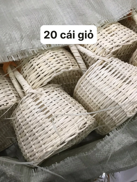 Giỏ cắm hoa treo trang trí màu trắng