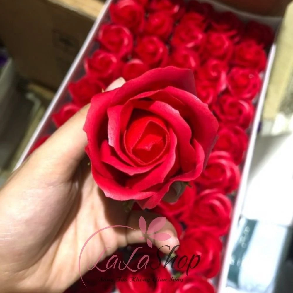 Hộp 50 đầu hoa hồng sáp đỏ 5 lớp cao cấp