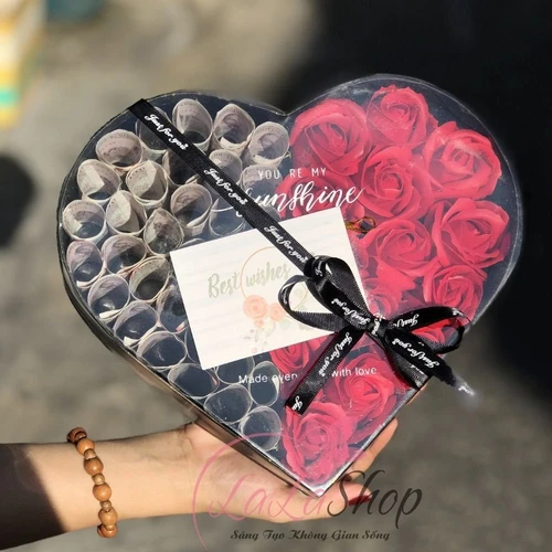 Hộp quà tặng hình trái tim 14 hoa hồng sáp và 34 tiền 2k