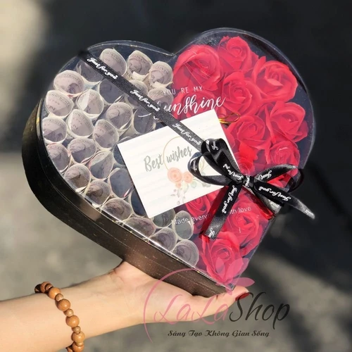 Hộp quà tặng hình trái tim 14 hoa hồng sáp và 34 tiền 2k