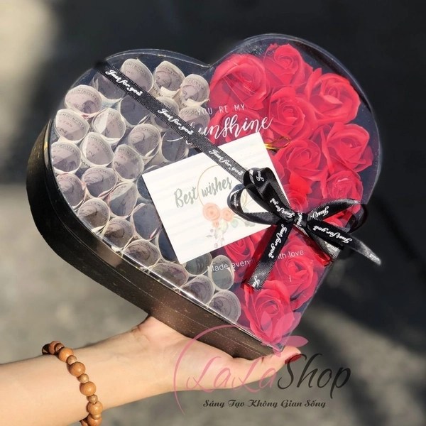 Hộp quà tặng hình trái tim 14 hoa hồng sáp và 34 tiền 2k