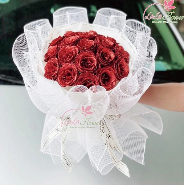 Bó hoa hồng nhũ kim tuyến thơm phối lưới cứng