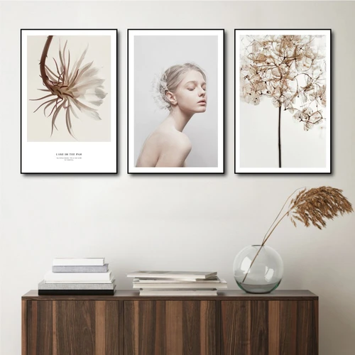 Tranh treo tường thiếu nữ bên hoa