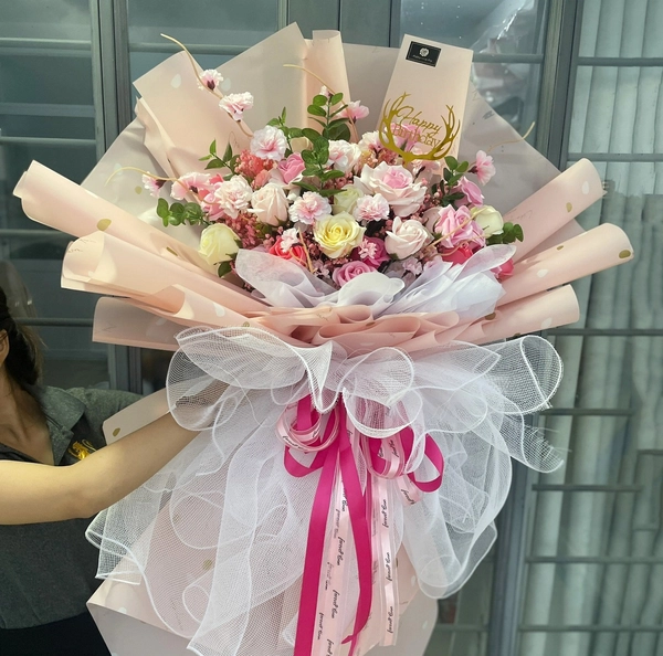 Bó hoa hồng sáp thơm với lá táo điểm yêu thương nhẹ nhàng