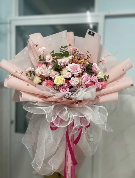 Bó hoa hồng sáp thơm với lá táo điểm yêu thương nhẹ nhàng