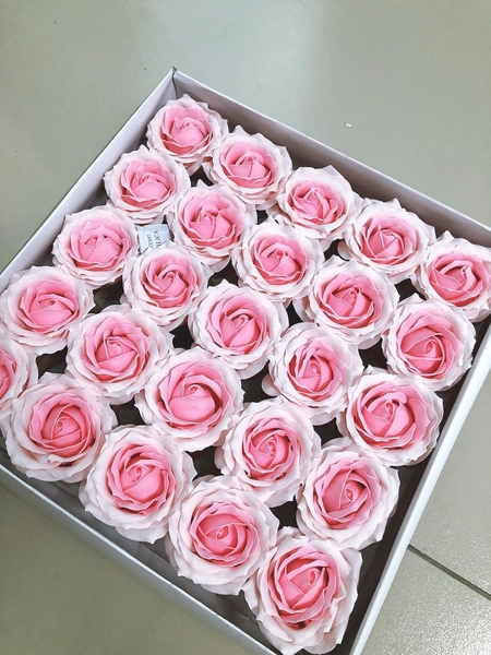 Hộp 25 đầu hoa sáp 7 lớp cánh hồng trắng cao cấp