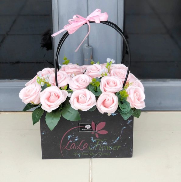 Giỏ hoa sáp sắc hồng nồng thắm