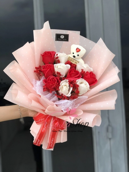 Bó hoa hồng sáp thơm yêu thương phối màu  kèm gấu mini I LOVE YOU