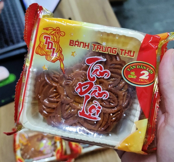 Bánh trung thu nhân thập cẩm gà quay 2 trứng 200G Bánh Tân Dân Lợi