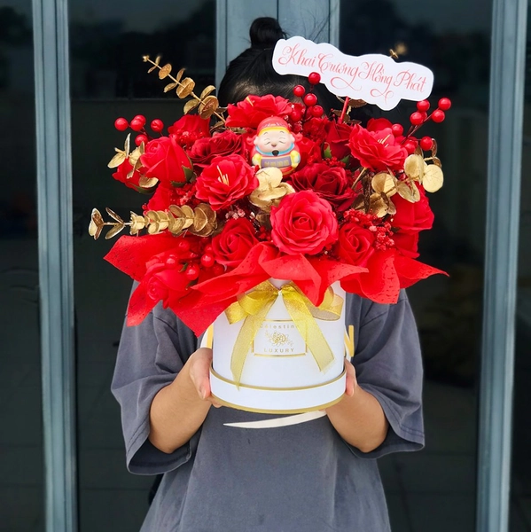 Hộp Hoa khai trương độc đáo kết hợp Thần Tài đem lại sự may mắn