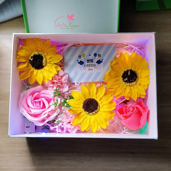 Set Hộp quà tặng hoa sáp hướng dương kèm phụ kiện mẫu 4