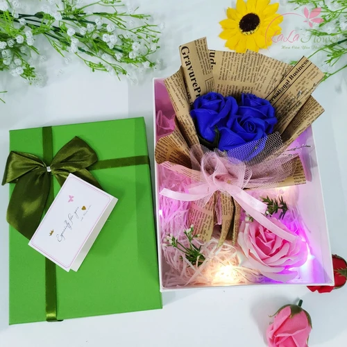 Set hộp quà tặng Bó 3 hoa hồng sáp yêu thương mẫu 4