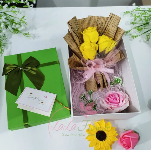 Set hộp quà tặng Bó 3 hoa hồng sáp yêu thương mẫu 4