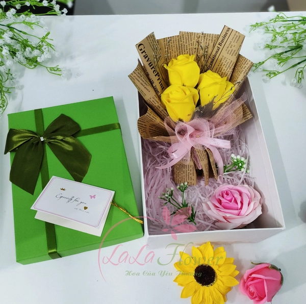 Set hộp quà tặng Bó 3 hoa hồng sáp yêu thương kèm đèn LED mẫu 4