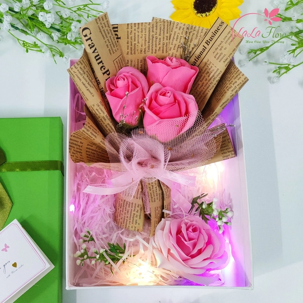Set hộp quà tặng Bó 3 hoa hồng sáp yêu thương kèm đèn LED mẫu 4