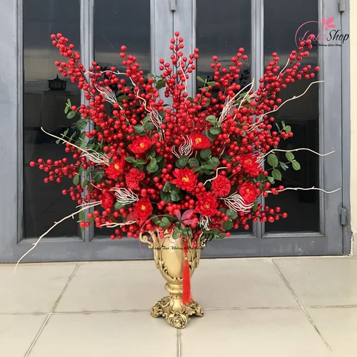 Bình đào đông đỏ trang trí phòng khách mang đến tài lộc