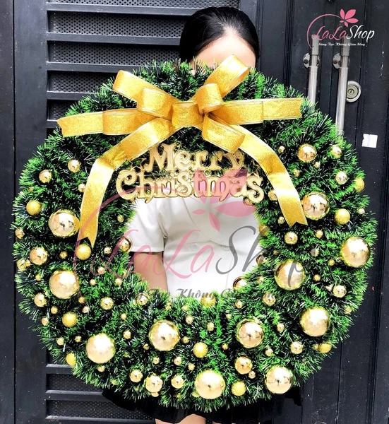 Vòng nguyệt quế Merry Christmas 65cm nhiều quả châu sắc vàng trang trí noel