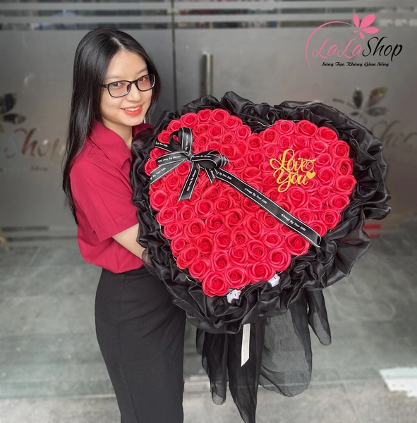 Bó hoa hồng sáp thơm đỏ trái tim kèm dây đèn