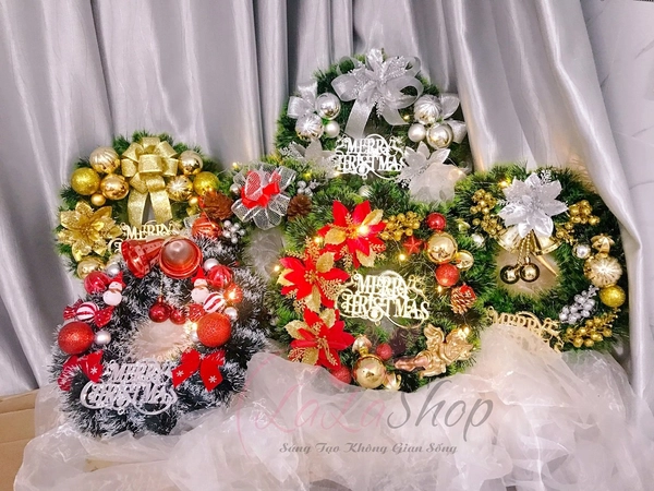 Vòng Nguyệt Quế 40cm Trang Trí Merry Christmas Hoa Vàng Treo Cửa Có Kèm Đèn Led Mẫu 1