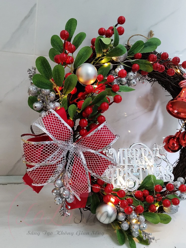 Vòng Nguyệt Quế 35cm Trang Trí Merry Christmas Treo Cửa Có Kèm Đèn Led