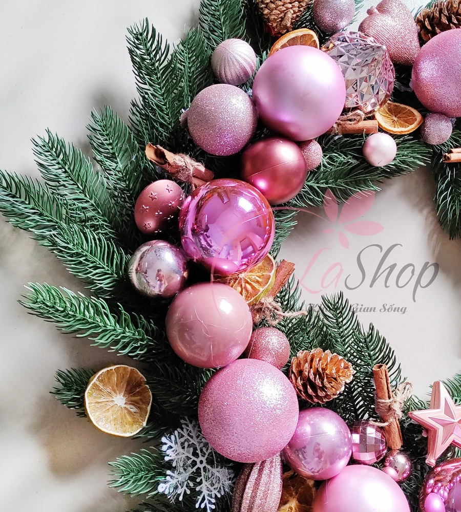 Vòng nguyệt quế 60cm trang trí noel quả thông châu hồng treo cửa