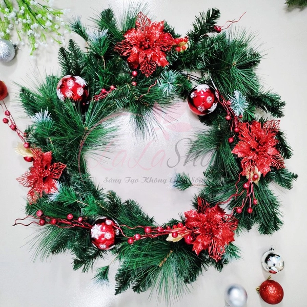 Vòng nguyệt quế 75cm hoa trạng nguyên đỏ kèm quả châu lớn Tặng kèm đèn LED trang trí noel